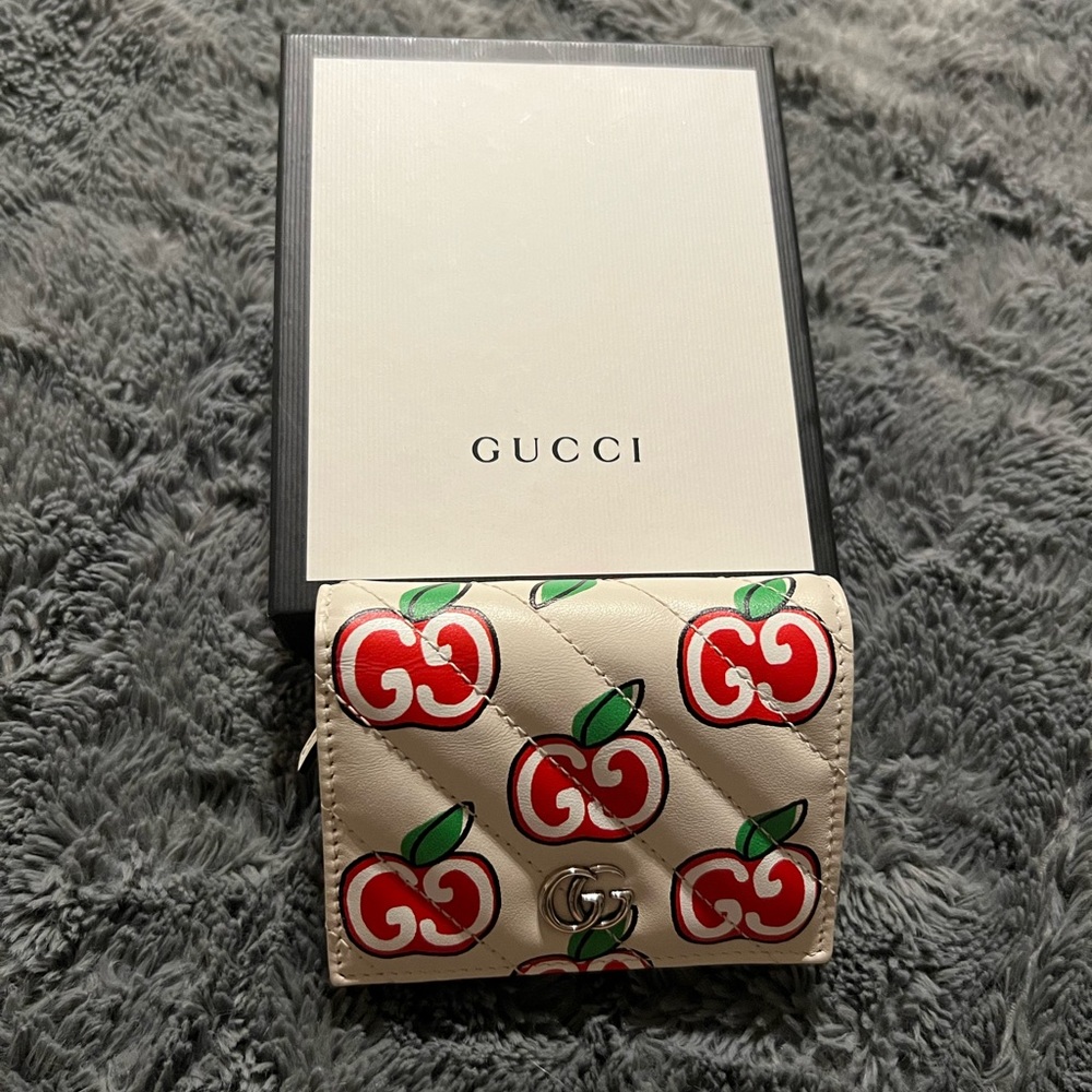 Gucci apple marmont wallet